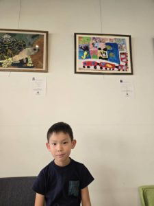 ワールドキッズ絵画作品展 32名の作品展 販売展 夏休み企画 Masacafe 中村日赤 カフェ こども絵画教室 ワールドキッズ絵画 三重 東員イオン サンシティ星川 あさけプラザ 桑名 四日市 鈴鹿 愛知 名古屋 絵画コンクール デッサン 水彩デッサン 絵画コンクール多数受賞