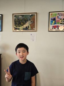 ワールドキッズ絵画作品展 32名の作品展 販売展 夏休み企画 Masacafe 中村日赤 カフェ こども絵画教室 ワールドキッズ絵画 三重 東員イオン サンシティ星川 あさけプラザ 桑名 四日市 鈴鹿 愛知 名古屋 絵画コンクール デッサン 水彩デッサン 絵画コンクール多数受賞