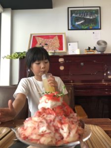 ワールドキッズ絵画作品展 32名の作品展 販売展　夏休み企画　後 Part.1 Masacafe 　　中村日赤　カフェ　こども絵画教室　ワールドキッズ絵画　三重　東員イオン　サンシティ星川　あさけプラザ　桑名　四日市　鈴鹿　愛知　名古屋　絵画コンクール　デッサン　水彩デッサン　絵画コンクール多数受賞