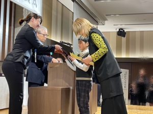 第70回全日本学生美術展 団体賞 奨励賞 推奨 特選 佳作 東京都美術館 こども絵画教室 ワールドキッズ絵画 三重 サンシティ星川 あさけプラザ 桑名 四日市 鈴鹿 愛知 名古屋 絵画コンクール デッサン 水彩デッサン 絵画コンクール多数受賞