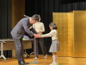 第50回全日本こども美術大賞展 表彰式 展覧会 堺市立東文化会館 団体賞 優秀賞 特選 入選 ワールドキッズ絵画 三重 サンシティ星川 あさけプラザ 桑名 四日市 鈴鹿 愛知 名古屋 絵画コンクール デッサン 水彩デッサン 絵画コンクール多数受賞