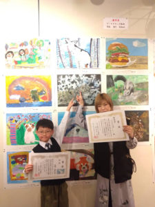 第50回全日本こども美術大賞展 表彰式 展覧会 堺市立東文化会館 団体賞 優秀賞 特選 入選 ワールドキッズ絵画 三重 サンシティ星川 あさけプラザ 桑名 四日市 鈴鹿 愛知 名古屋 絵画コンクール デッサン 水彩デッサン 絵画コンクール多数受賞