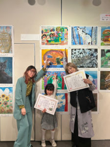 第50回全日本こども美術大賞展 表彰式 展覧会 堺市立東文化会館 団体賞 優秀賞 特選 入選 ワールドキッズ絵画 三重 サンシティ星川 あさけプラザ 桑名 四日市 鈴鹿 愛知 名古屋 絵画コンクール デッサン 水彩デッサン 絵画コンクール多数受賞
